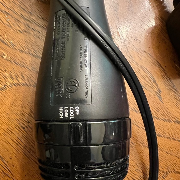 A blowout brush and straightening brush. All are in good shape. One owner me! - Picture 5 of 8